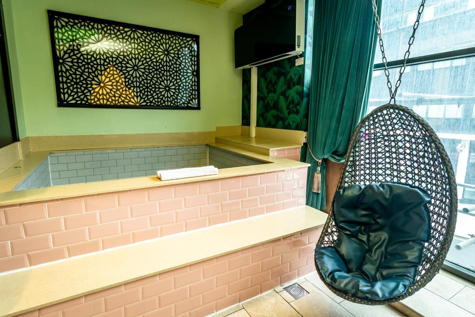 Flamingo Pool Room